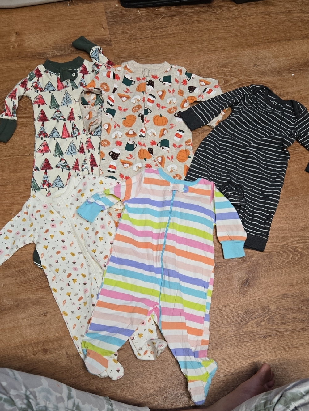 6 Lot 0-3mths Baby Footed Sleepers Pack - Mixed Patterns & Stripes